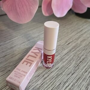 Kylie Cosmetics Matte Liquid Lipstick - Vibrant Red